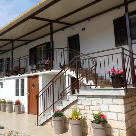 아파트 The Golden Well *