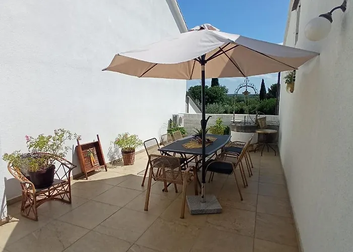 아파트 The Golden Well