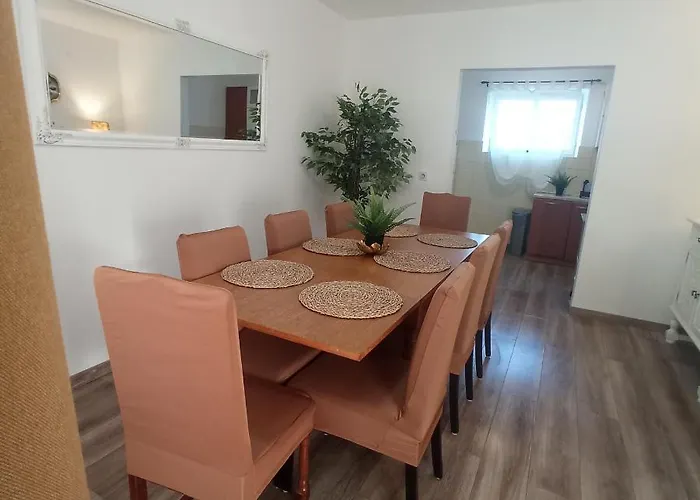 The Golden Well 아파트 로비니