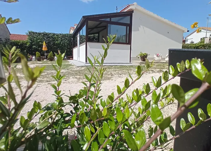 The Golden Well * 로비니