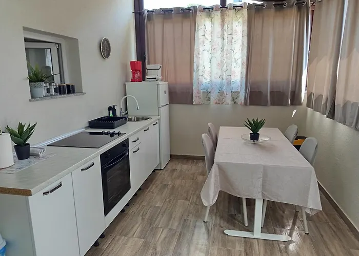 The Golden Well 아파트