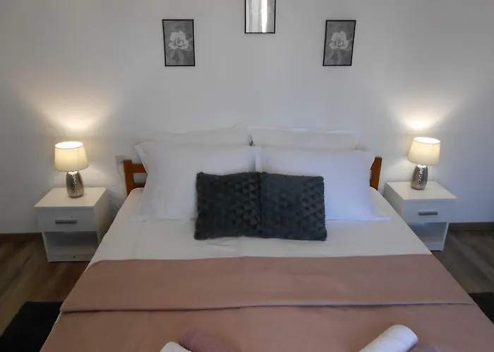 The Golden Well 아파트 로비니