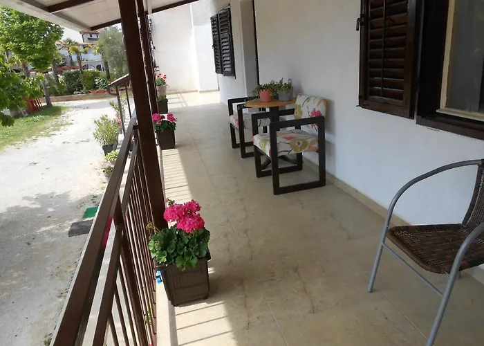 The Golden Well * 로비니