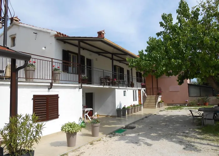 The Golden Well 아파트 로비니